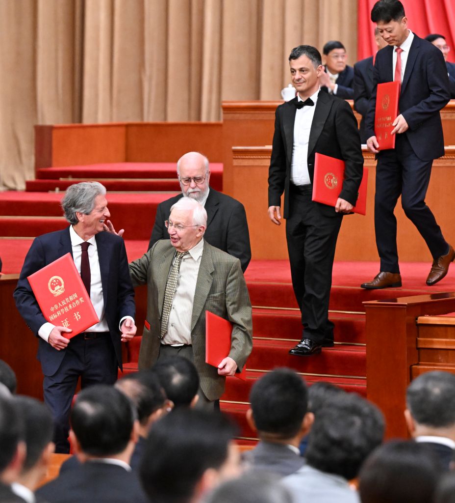 Xi calls for advancing Chinese modernization through sci-tech innovation