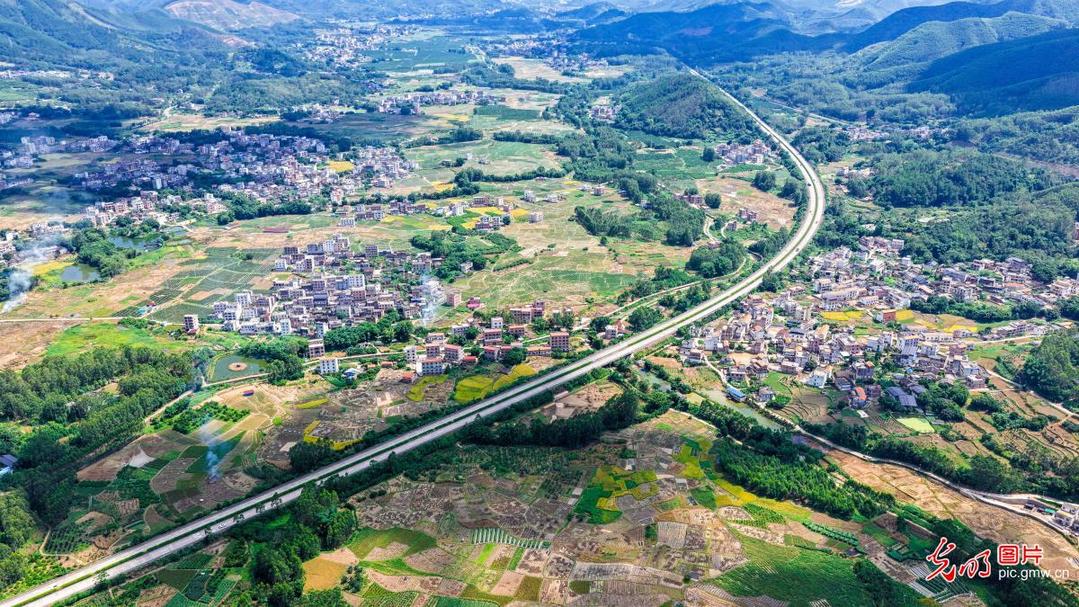 Village scenery blends nature with rural vitality in S China's Guangxi Village scenery blends nature with rural vitality in S China's Guangxi