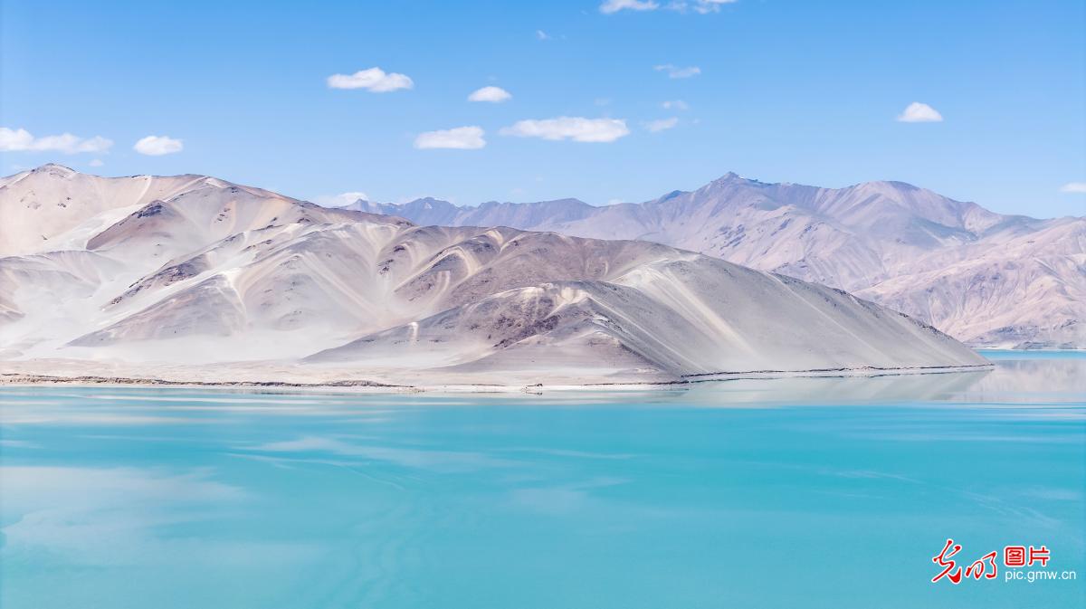 Baisha Lake Scenic Area attracts visitors in NW China's Xinjiang Baisha Lake Scenic Area attracts visitors in NW China's Xinjiang