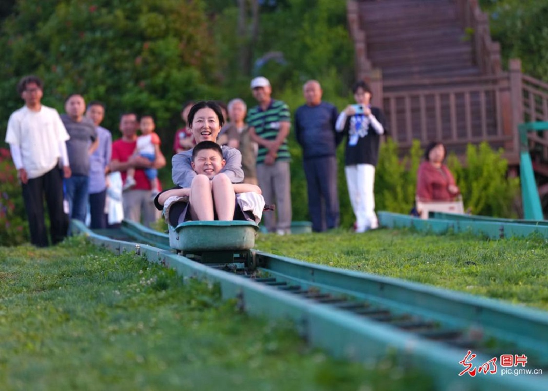 Tourists enjoy grass skiing at mountain resort in C China's Hubei Tourists enjoy grass skiing at mountain resort in C China's Hubei