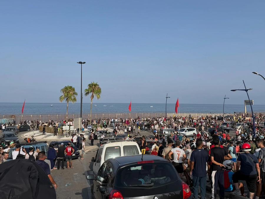 Spain fully deploys sea barrier as death toll of Ceuta migrant crisis rises