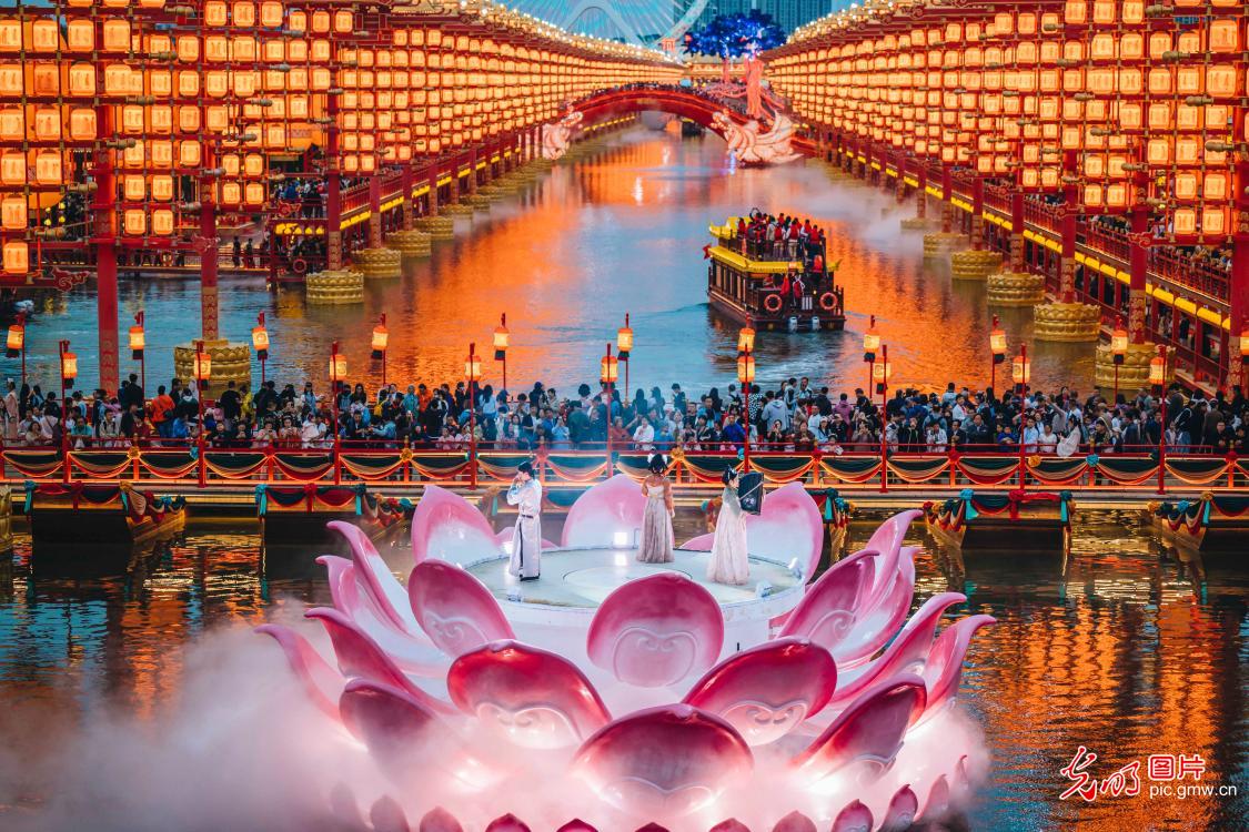Booming tourism fuels growth at Hetou Old Street Scenic Area in N China's Hebei