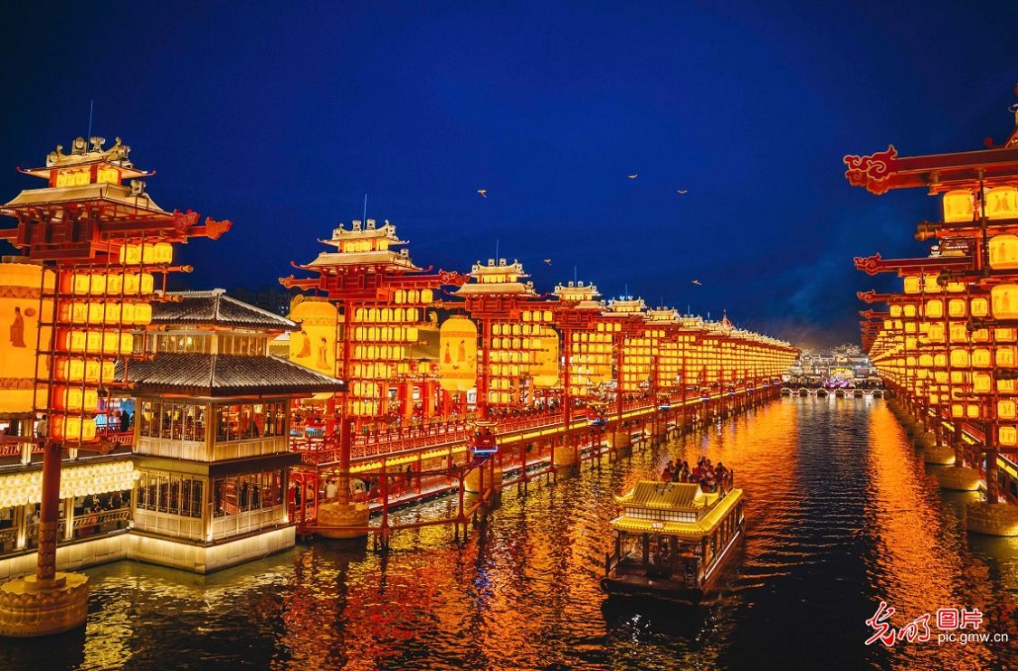 Booming tourism fuels growth at Hetou Old Street Scenic Area in N China's Hebei