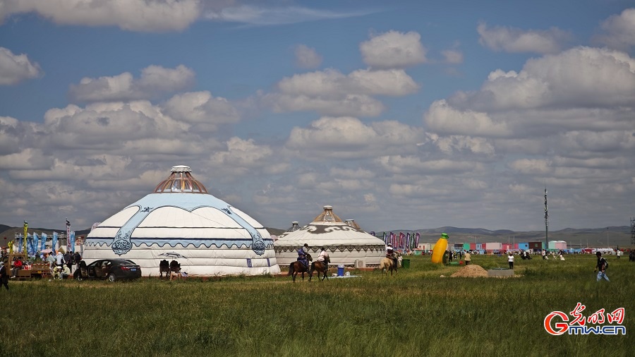 Summer scenery of grasslands in N China's Inner Mongolia