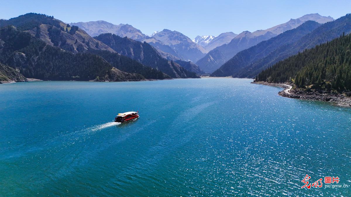 Tianchi scenic area attracts visitors in northwest China's Xinjiang