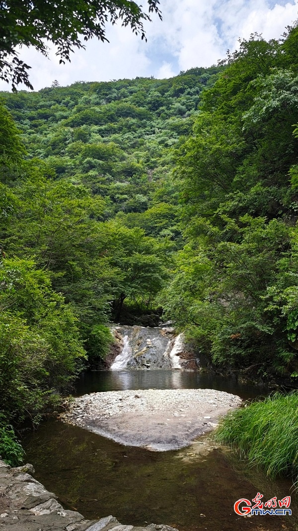 Photo taken on June 14, 2026 shows the early summer scenery of Lianquan Xianggu Valley in Huairou District, Beijing, China's capital city. The lush mountains, flowing streams and verdant landscape create a refreshing natural scene. (Wang Xinyuan/Guangming Picture)