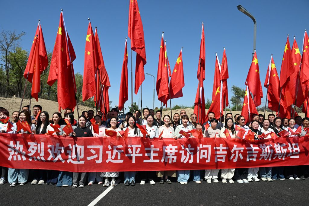 Xi kicks off state visit to Kyrgyzstan, hailing