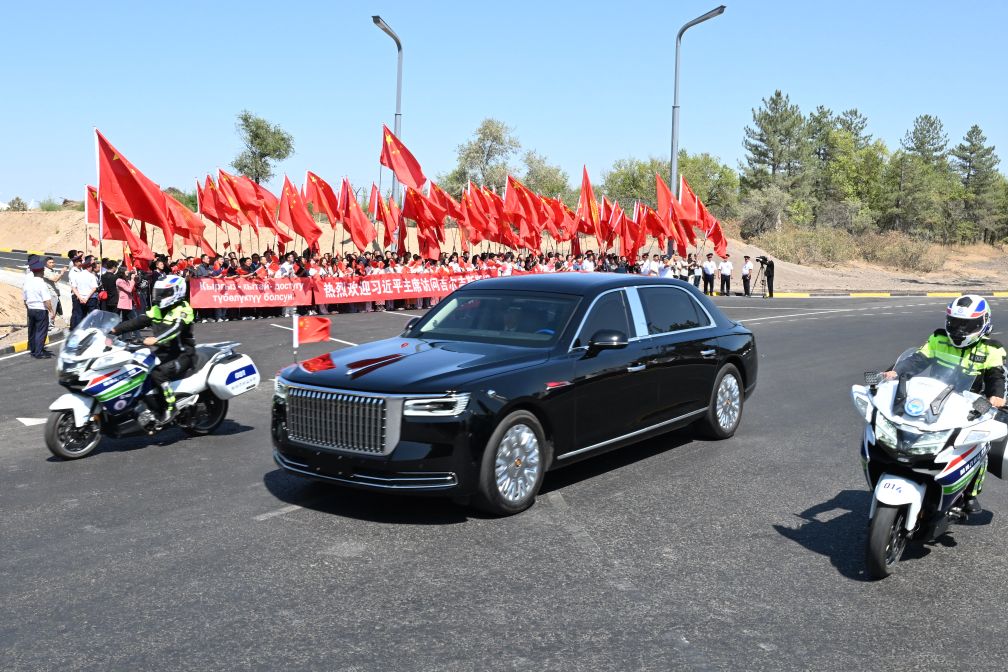 Xi kicks off state visit to Kyrgyzstan, hailing