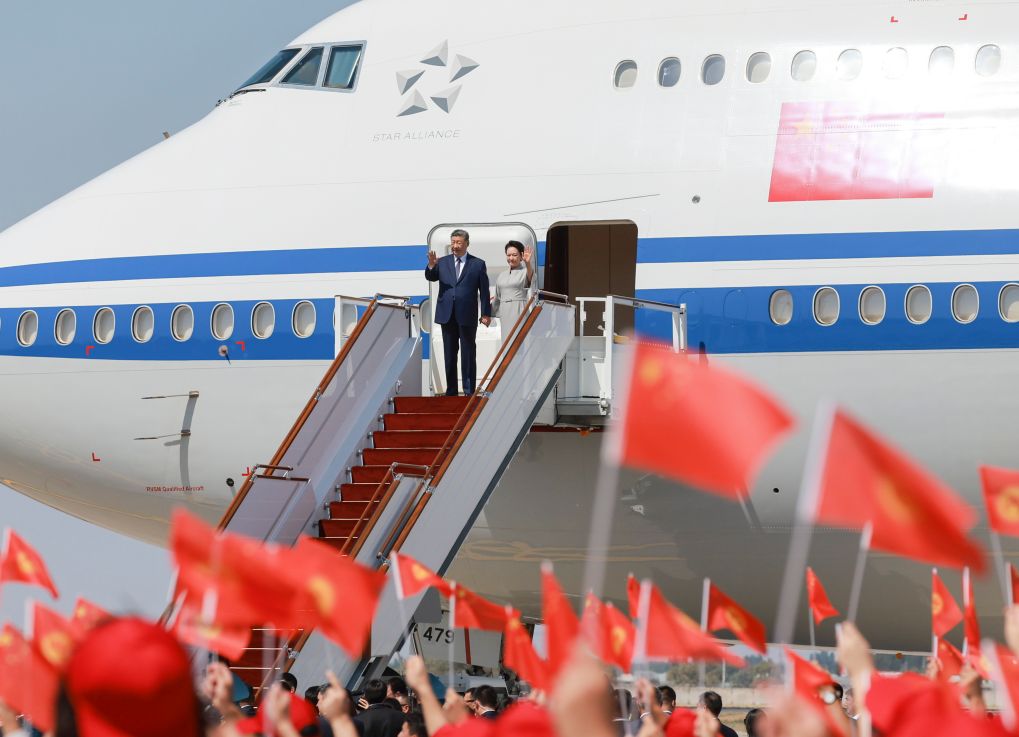 Xi kicks off state visit to Kyrgyzstan, hailing