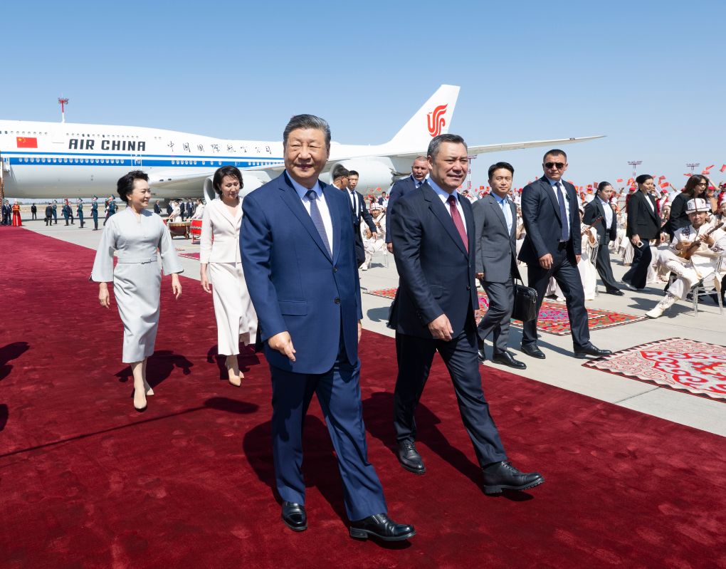 Xi kicks off state visit to Kyrgyzstan, hailing