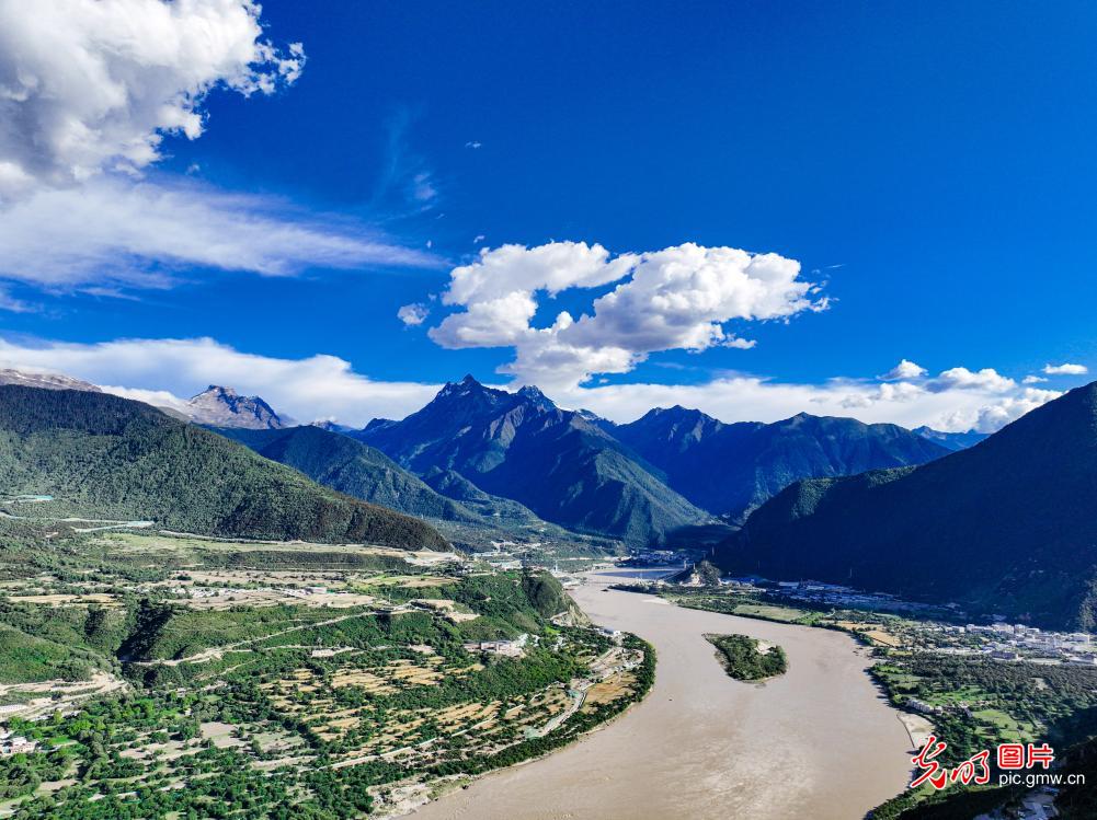 Landscape along Yarlung Zangbo River in Xizang Landscape along Yarlung Zangbo River in Xizang