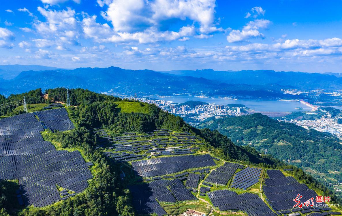Solar panels blend into scenic landscape in C China's Hubei Solar panels blend into scenic landscape in C China's Hubei