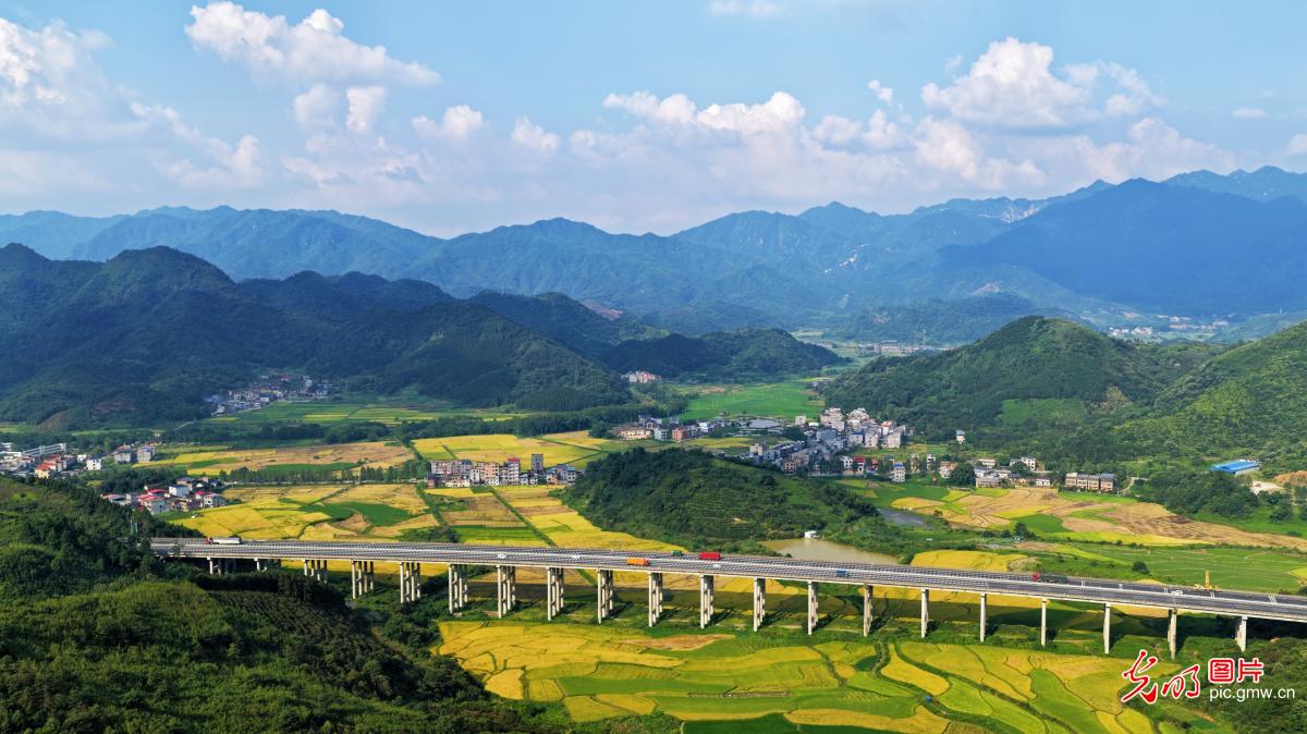 Picturesque countryside in China's Hunan Picturesque countryside in China's Hunan