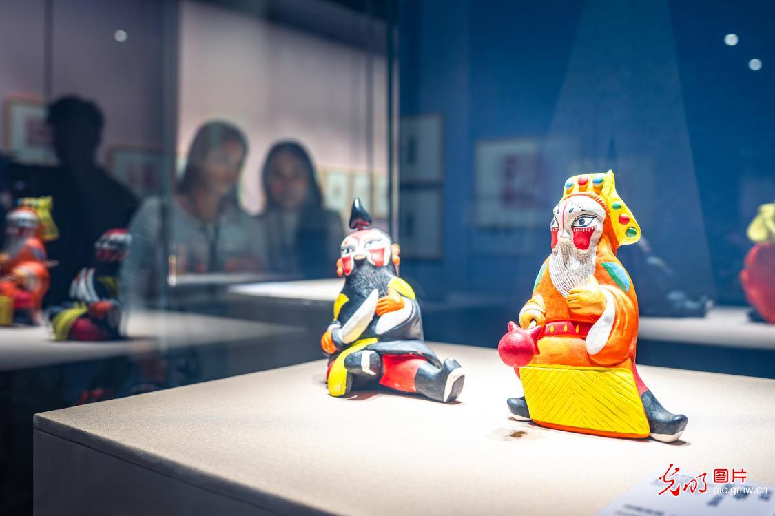 Opera-themed folk art exhibition opens in E China's Jiangsu Opera-themed folk art exhibition opens in E China's Jiangsu