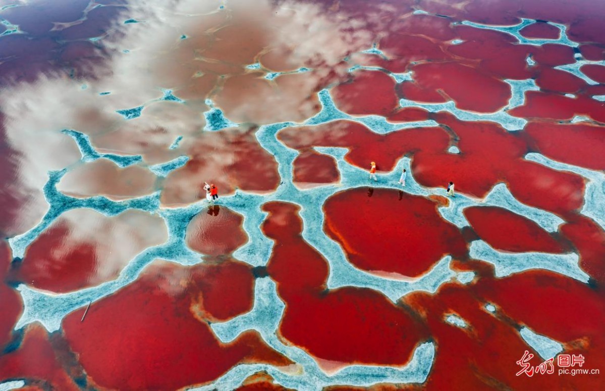 Ulan Lake creates a stunning scene in the Tengger Desert, N China's Inner Mongolia Ulan Lake creates a stunning scene in the Tengger Desert, N China's Inner Mongolia