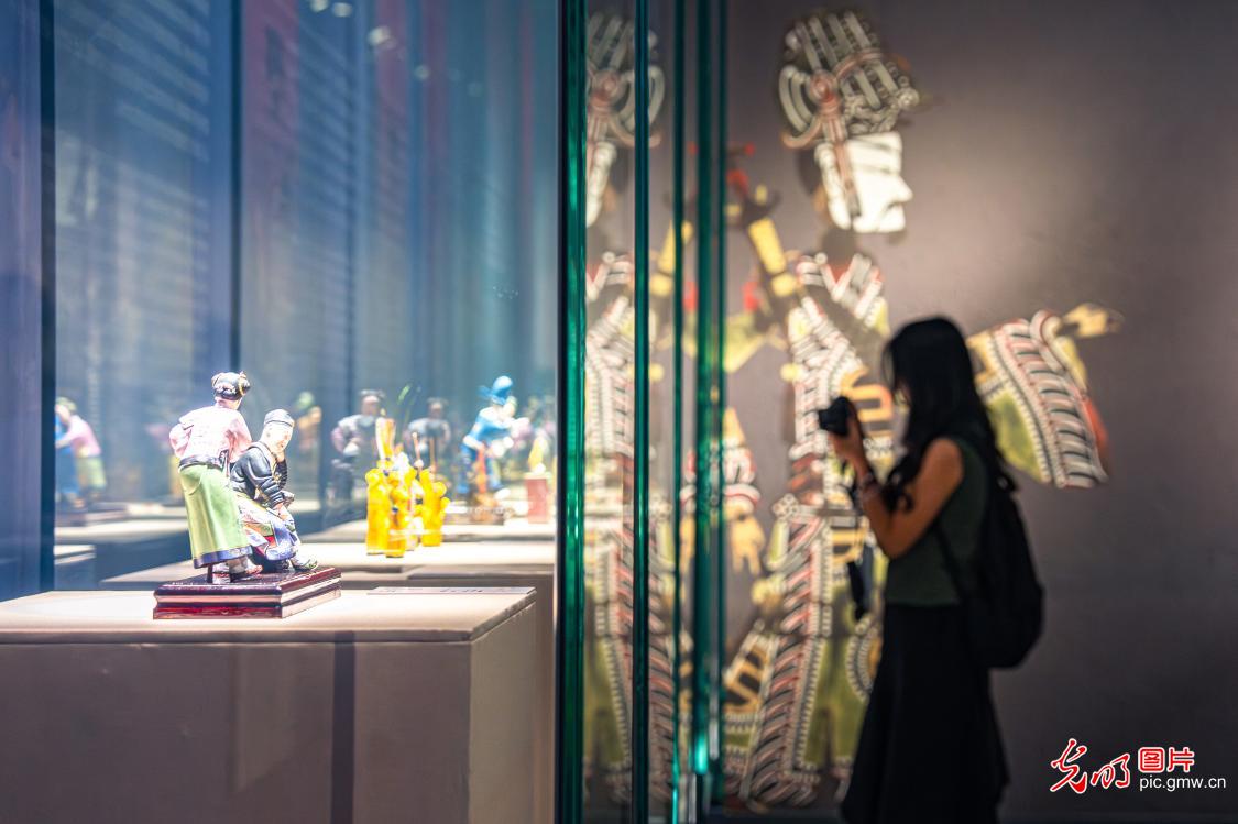 Opera-themed folk art exhibition opens in E China's Jiangsu Opera-themed folk art exhibition opens in E China's Jiangsu