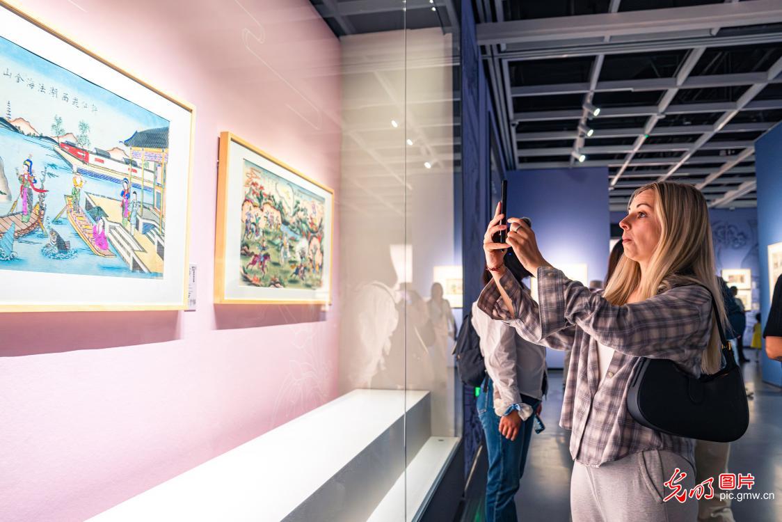 Opera-themed folk art exhibition opens in E China's Jiangsu Opera-themed folk art exhibition opens in E China's Jiangsu