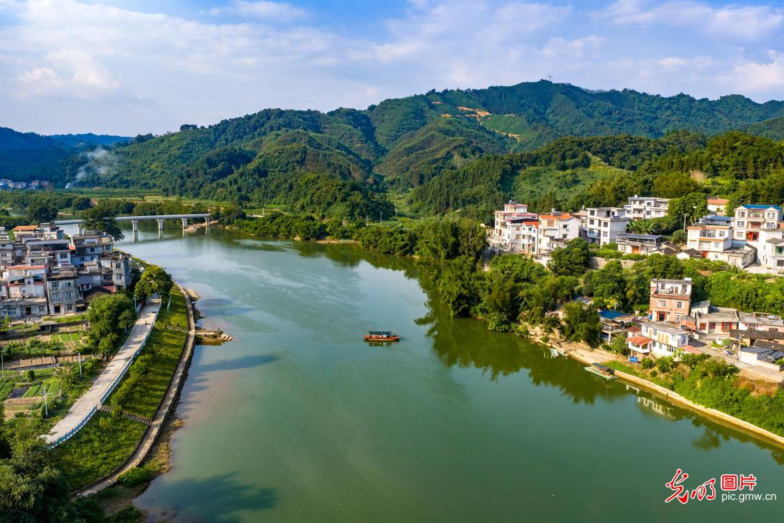 Green landscapes and clear waters create a picturesque rural scene in S China's Guangxi