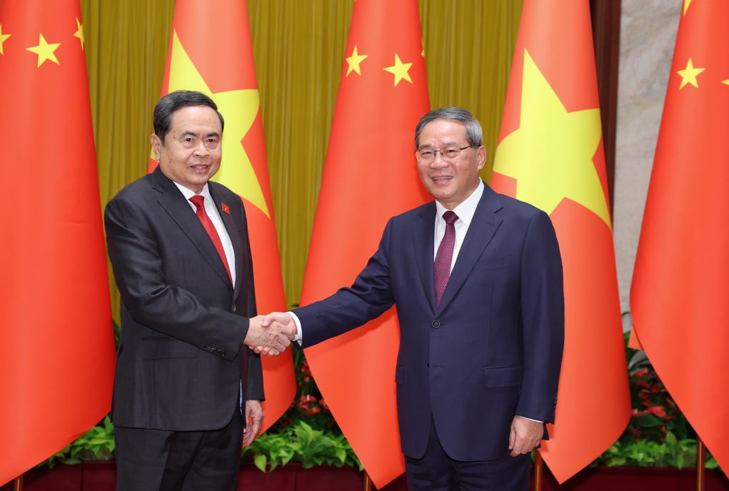 Chinese premier meets Vietnam's National Assembly chairman