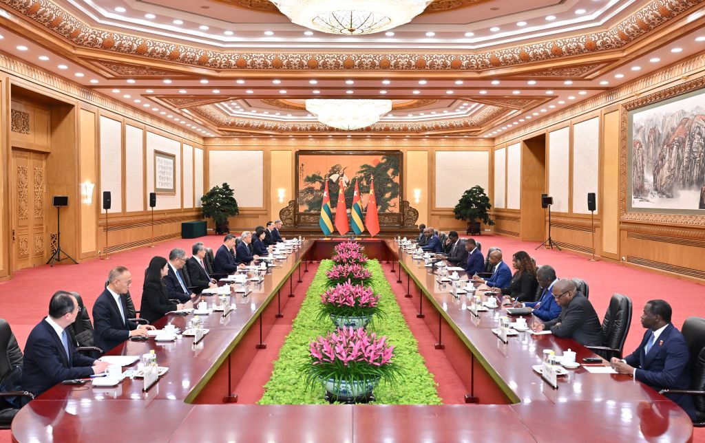 Xi meets Togo's president of Council of Ministers, elevating bilateral ties to community with shared future for new era
