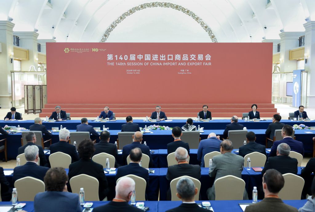 Chinese premier attends symposium with representatives of overseas buyers, exhibitors at Canton Fair