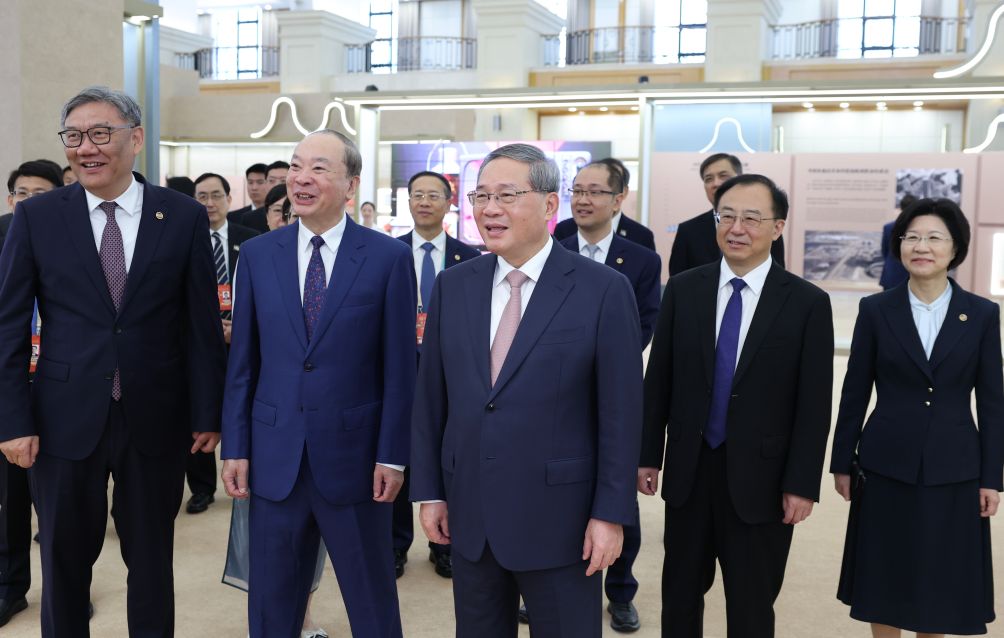 Chinese premier attends symposium with representatives of overseas buyers, exhibitors at Canton Fair