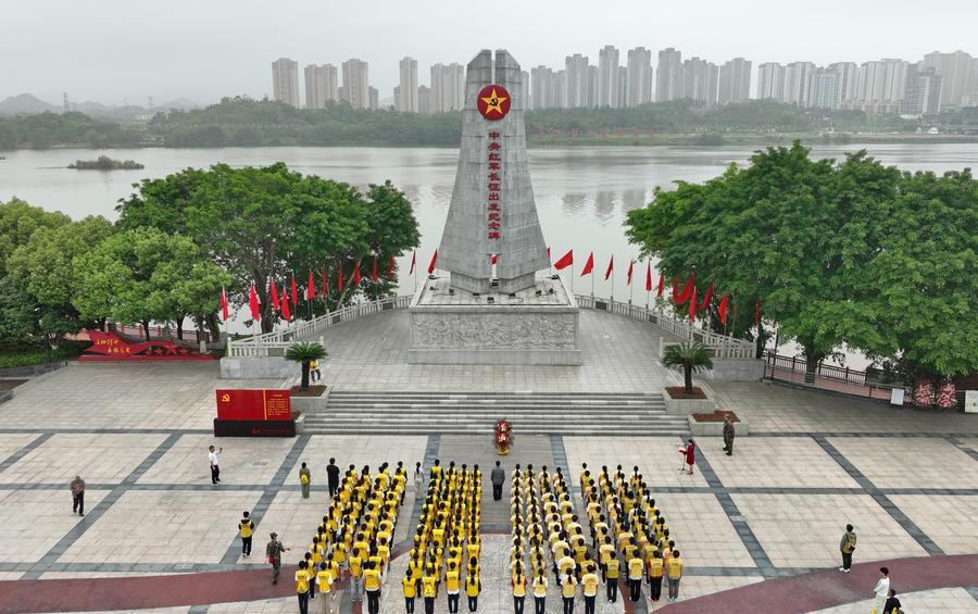 Xinhua Headlines: Xi Jinping's new Long March