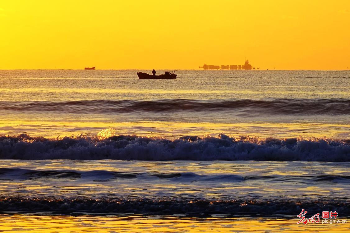 Surging waves and stunning sunrise at Qingdao's Golden Beach Surging waves and stunning sunrise at Qingdao's Golden Beach