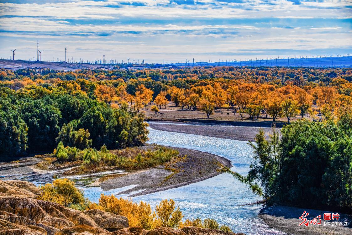 Autumn colors paint a stunning landscape at Wucaitan Autumn colors paint a stunning landscape at Wucaitan