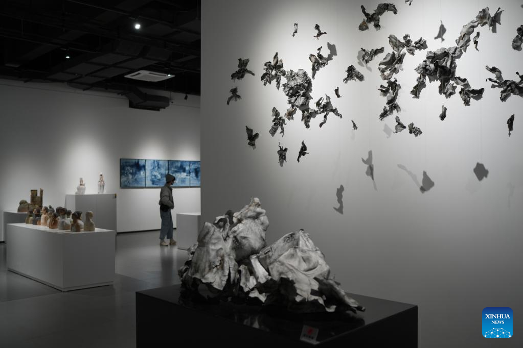 Visitors attend preview of Jingdezhen International Ceramic Art Biennale 2021 in E China's Jiangxi
