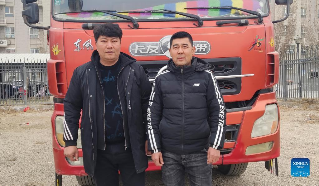 Feature: Uygur drivers' mercy mission eases load for injured friend
