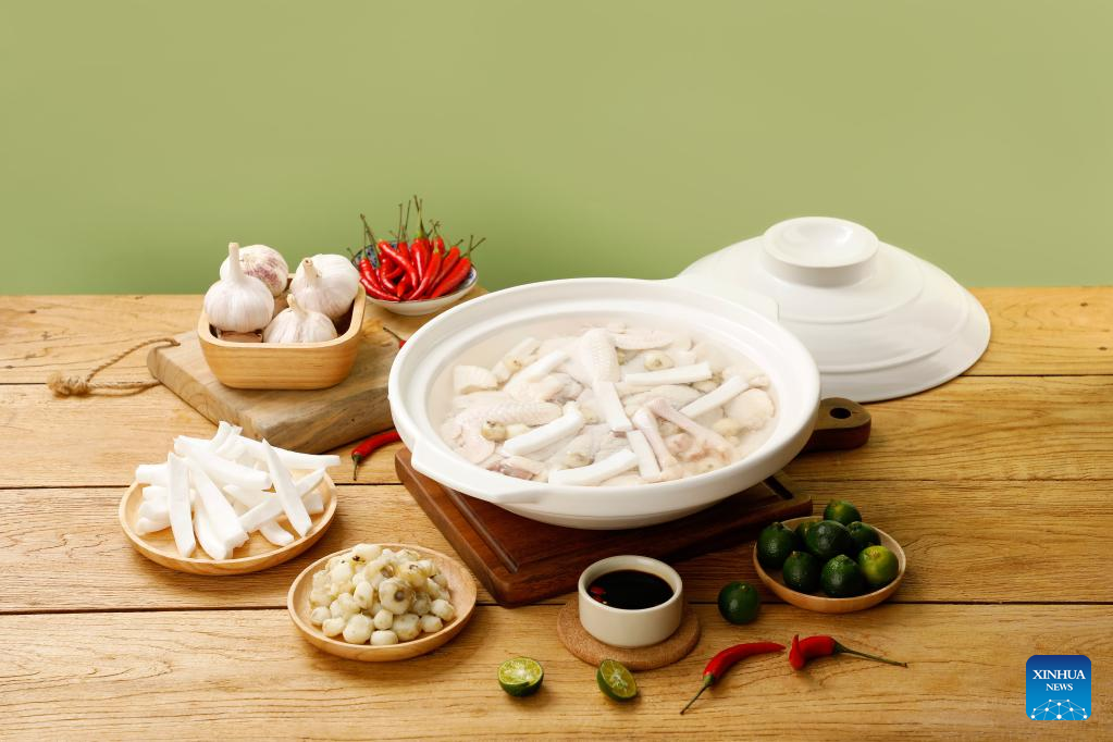 Across China: Coconut chicken hotpot heats up businesses in China's Hainan