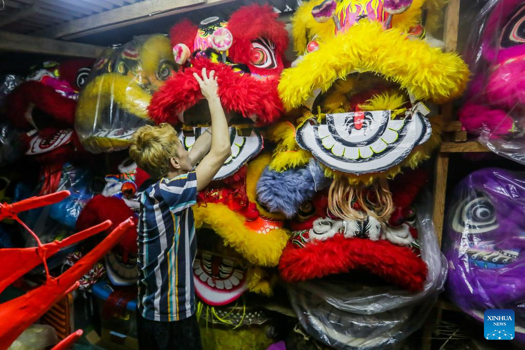 People create dragon, lion costumes for upcoming Chinese New Year in Manila