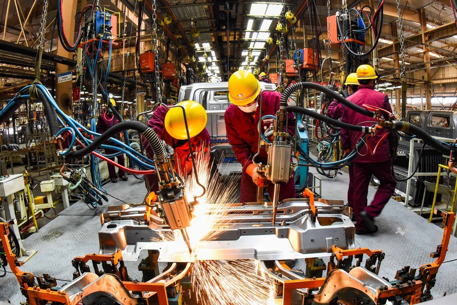 Economic Watch: China's industrial profits rebound in 2021 as production improves