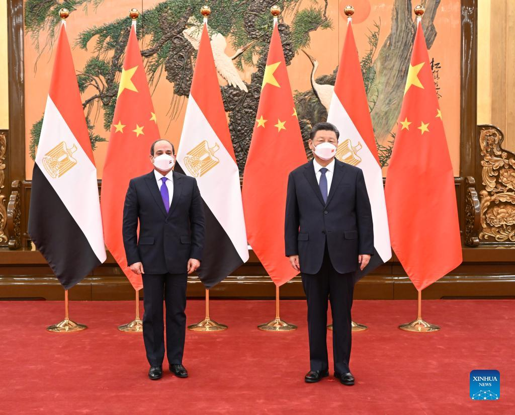 Xi meets Egyptian president, calls for building China-Egypt community with shared future