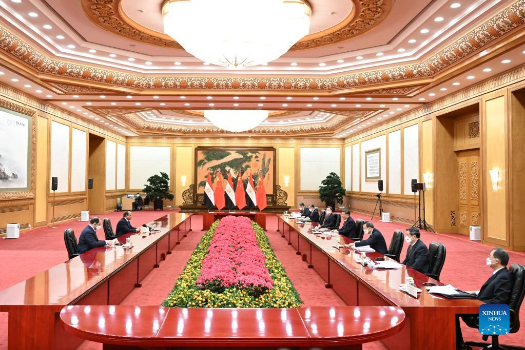 Xi meets Egyptian president, calls for building China-Egypt community with shared future