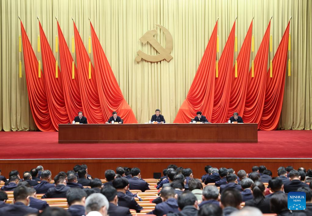 Xi tells young officials to have strong faith, work hard