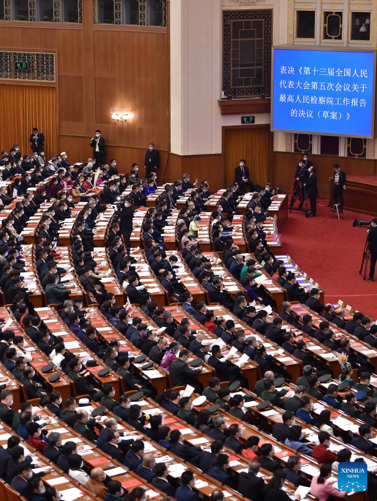 China's national legislature holds closing meeting of annual session