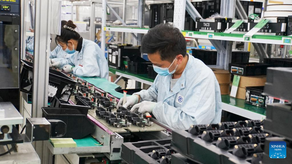 Enterprises maintain stable production under strict COVID-19 prevention, control in Shanghai