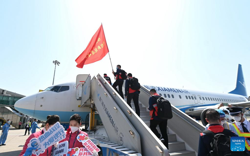 Medics from Fujian leave for Shanghai to aid in battle against COVID-19 resurgence
