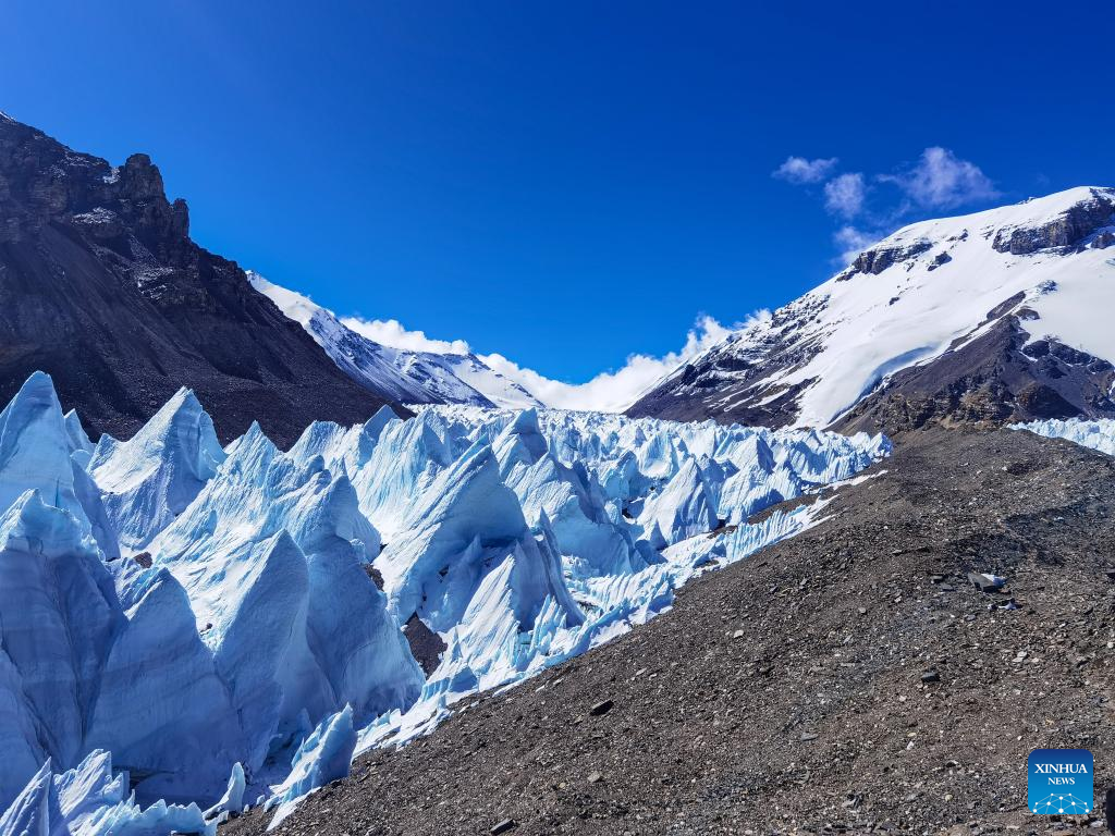 Glacier research carried out on Mount Qomolangma