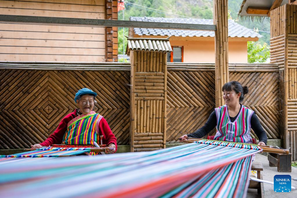 Dulong resident uses Dulong blanket weaving skills to increase family's incomings