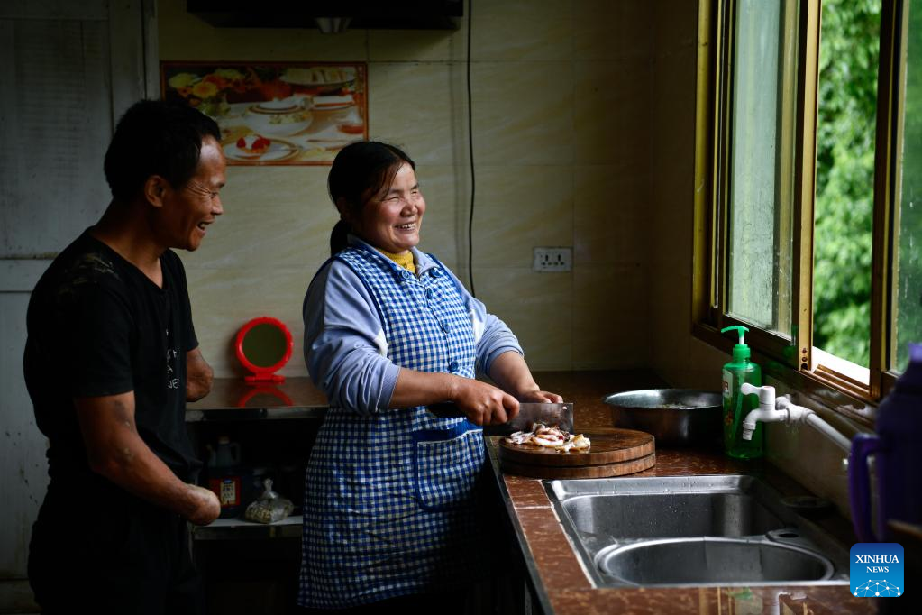 In pics: Life story of disabled couple in Guizhou, SW China