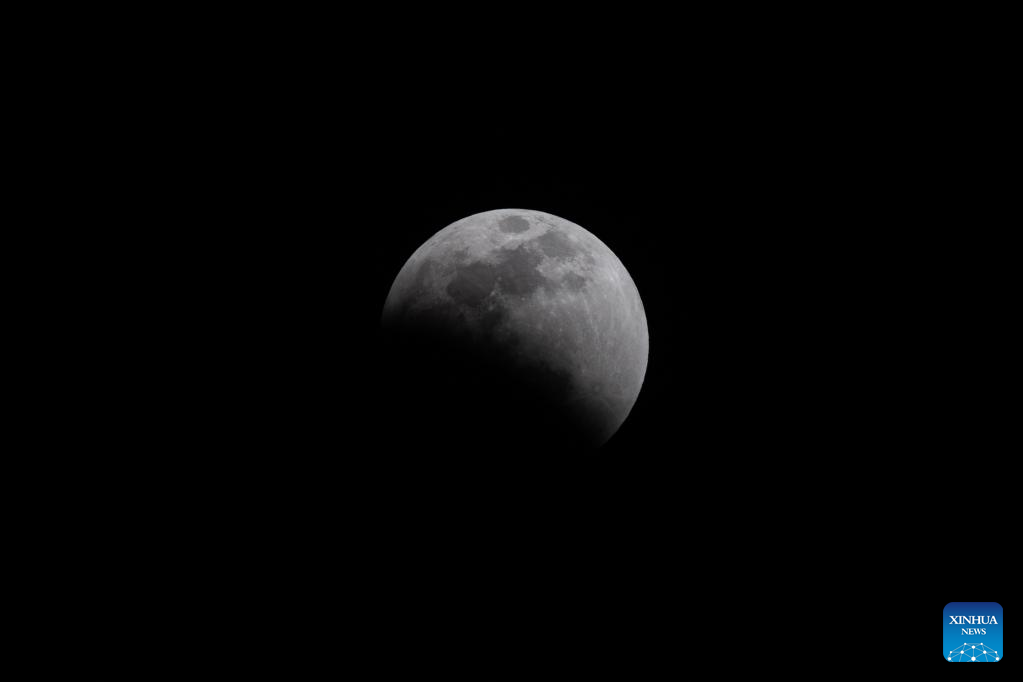 Total lunar eclipse seen in Mexico