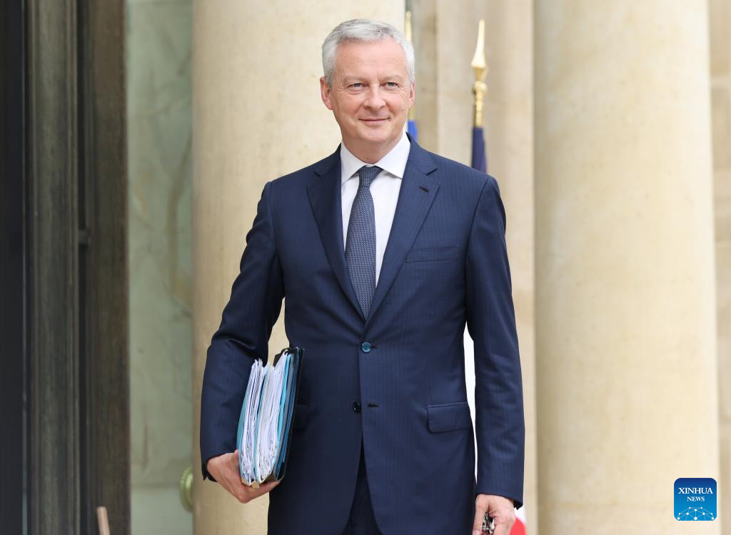 France holds first weekly cabinet meeting of new cabinet