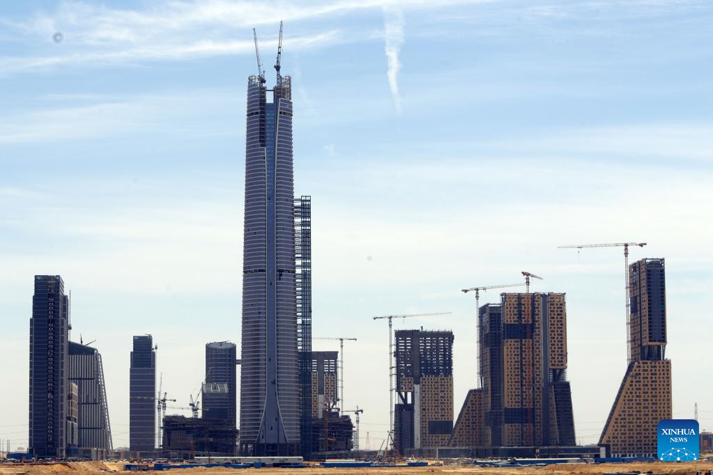 Roundup: Egypt completes structural work of CBD towers in new capital