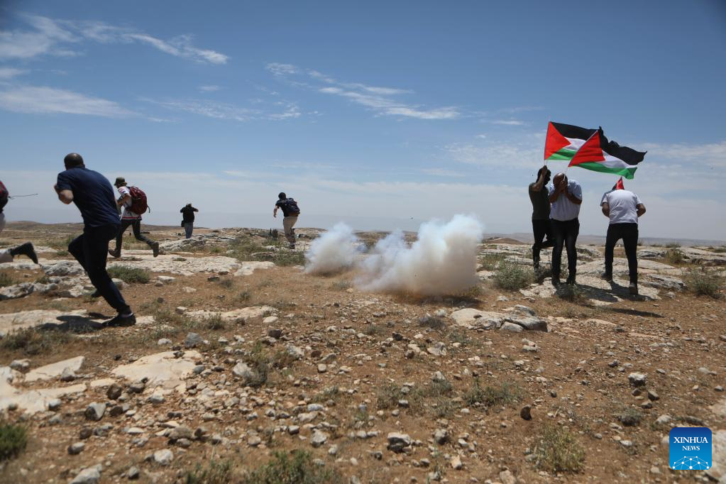 Palestinian protesters clash with Israeli soldiers in Nablus