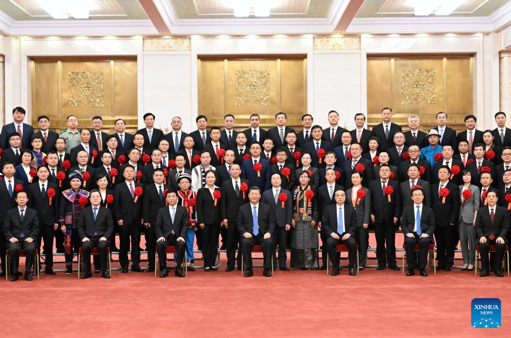 Xi meets representatives to meeting on handling public complaints