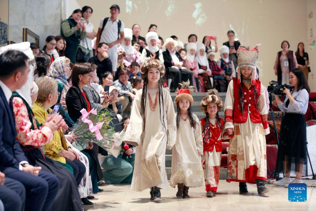 Fashion show displays clothes of nomadic style to celebrate Int'l Children's Day in Kyrgyzstan