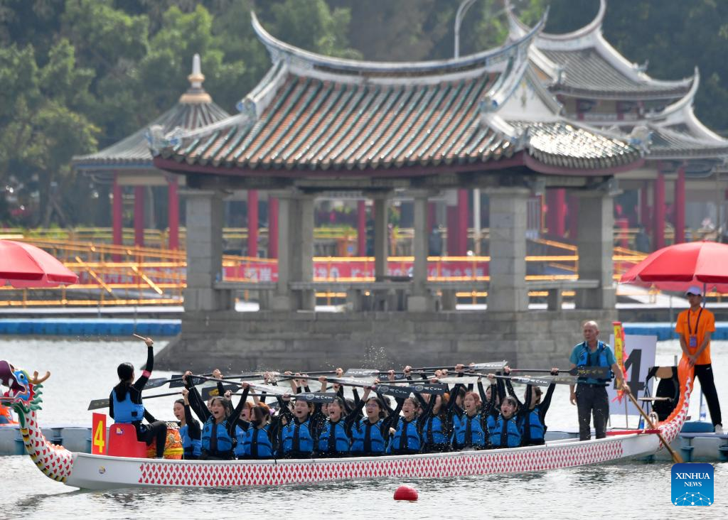 Dragon boat race held in SE China's Fujian to celebrate Dragon Boat Festival